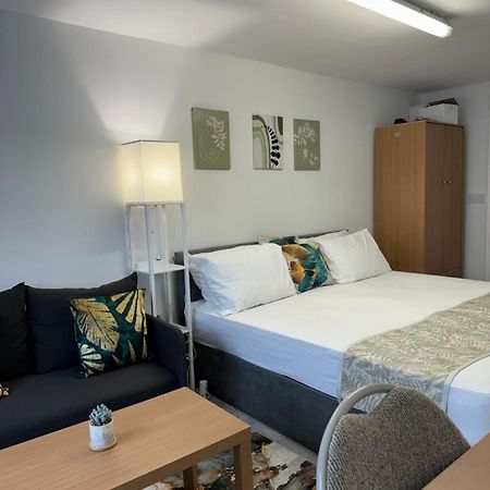Posh Executive Studio London Thamesmead  Eksteriør billede