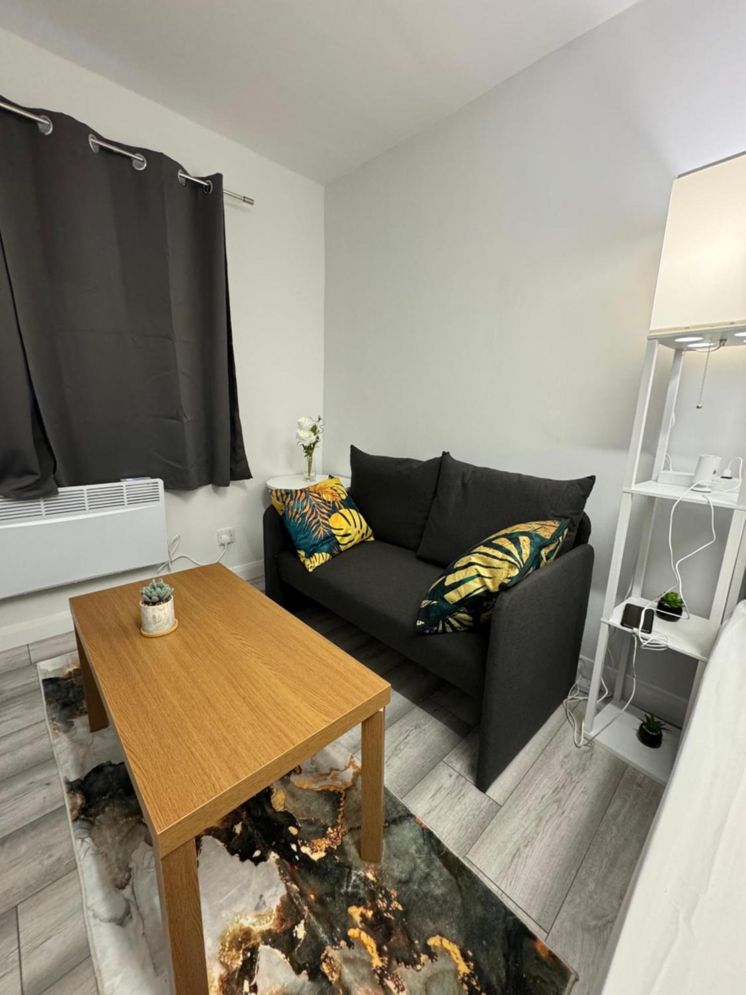 Posh Executive Studio London Thamesmead  Eksteriør billede