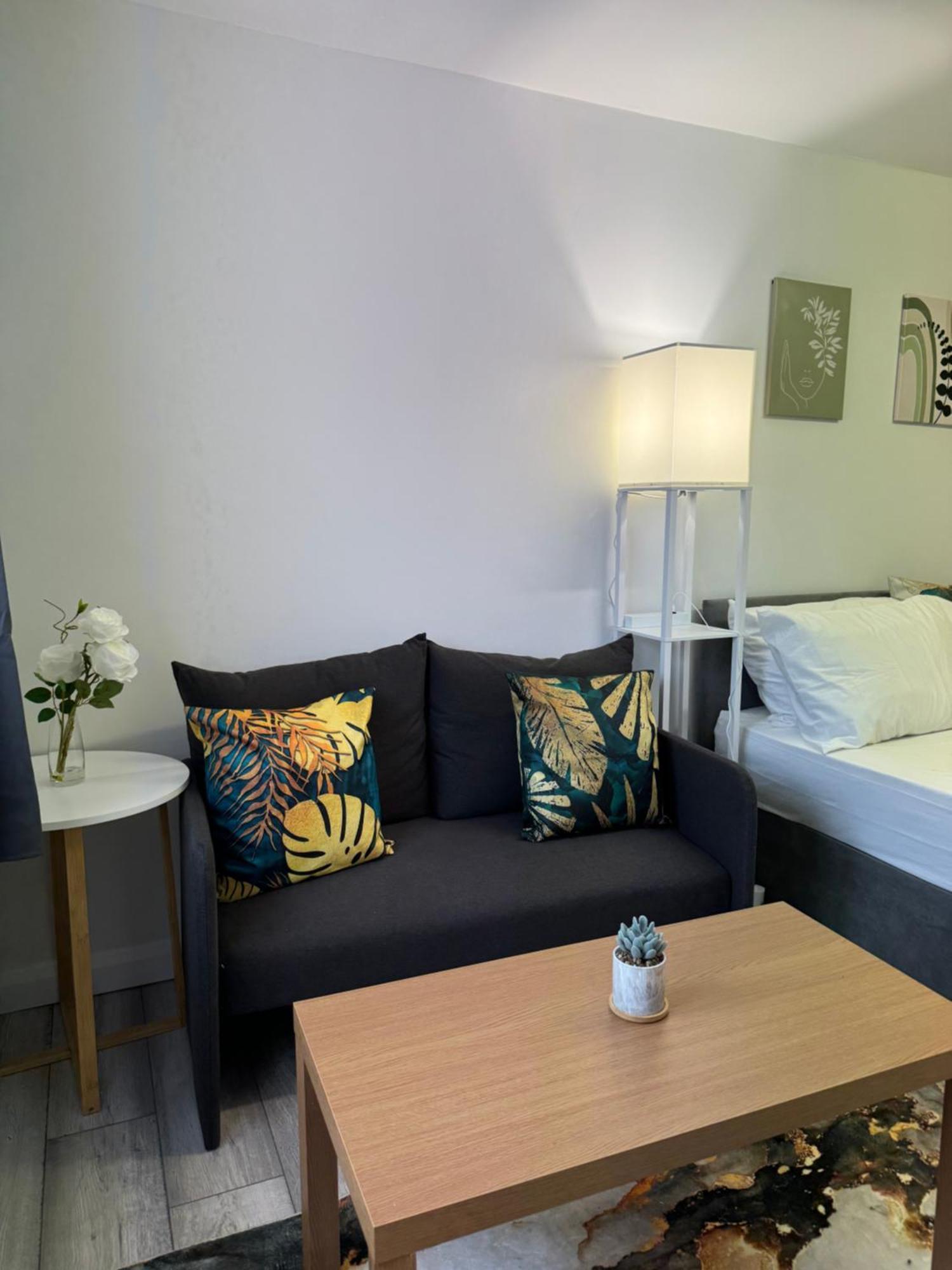 Posh Executive Studio London Thamesmead  Eksteriør billede