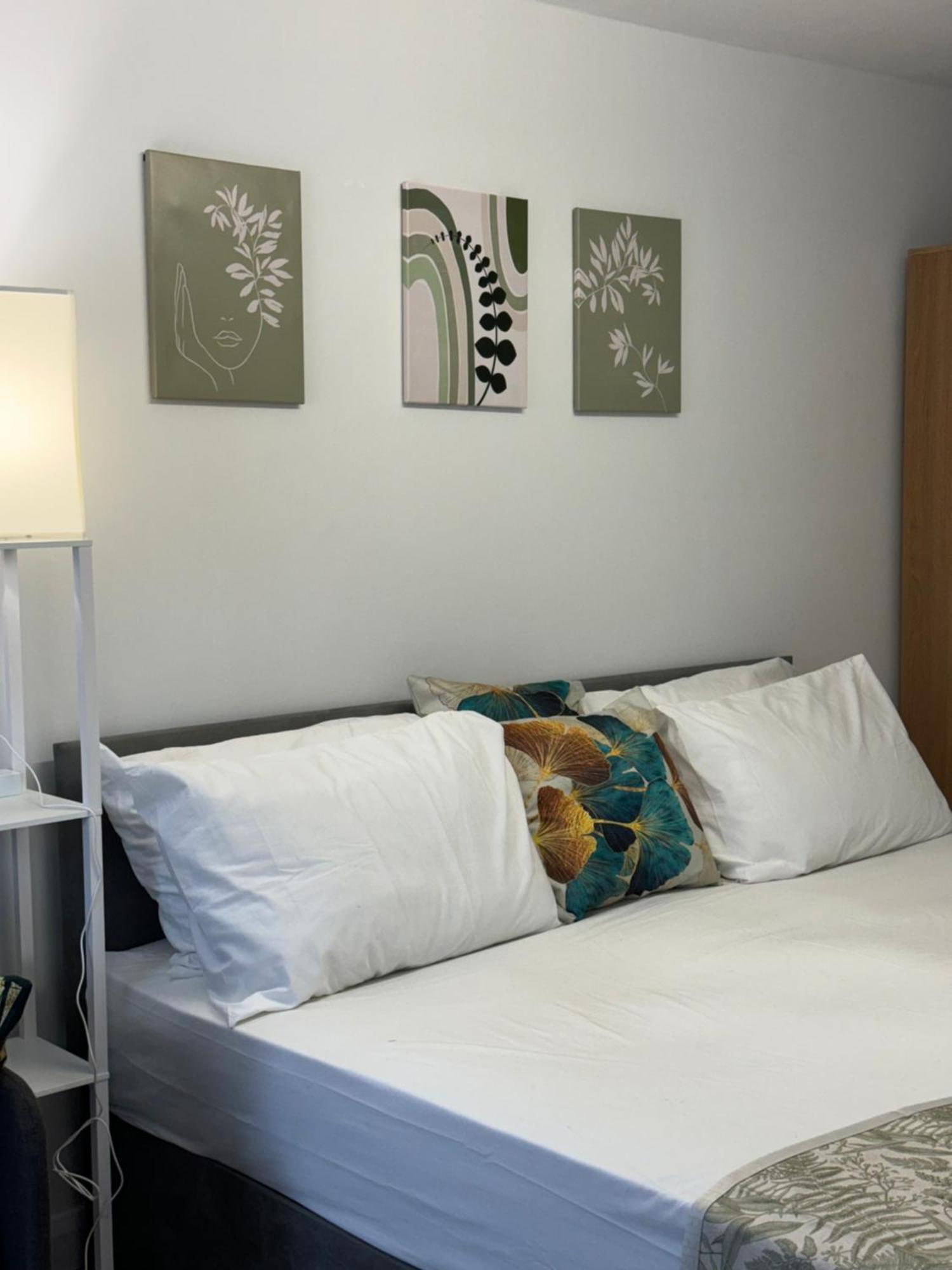 Posh Executive Studio London Thamesmead  Eksteriør billede