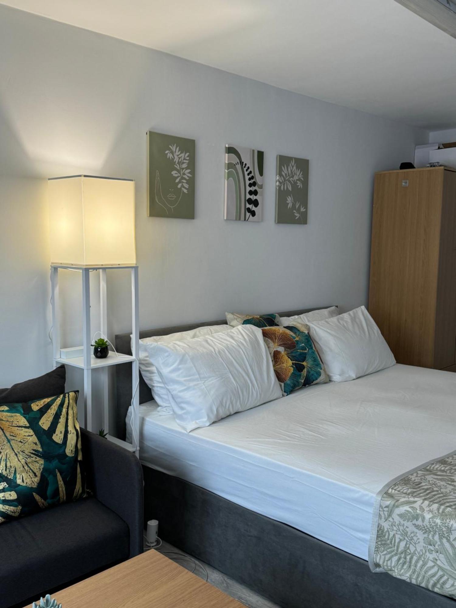 Posh Executive Studio London Thamesmead  Eksteriør billede