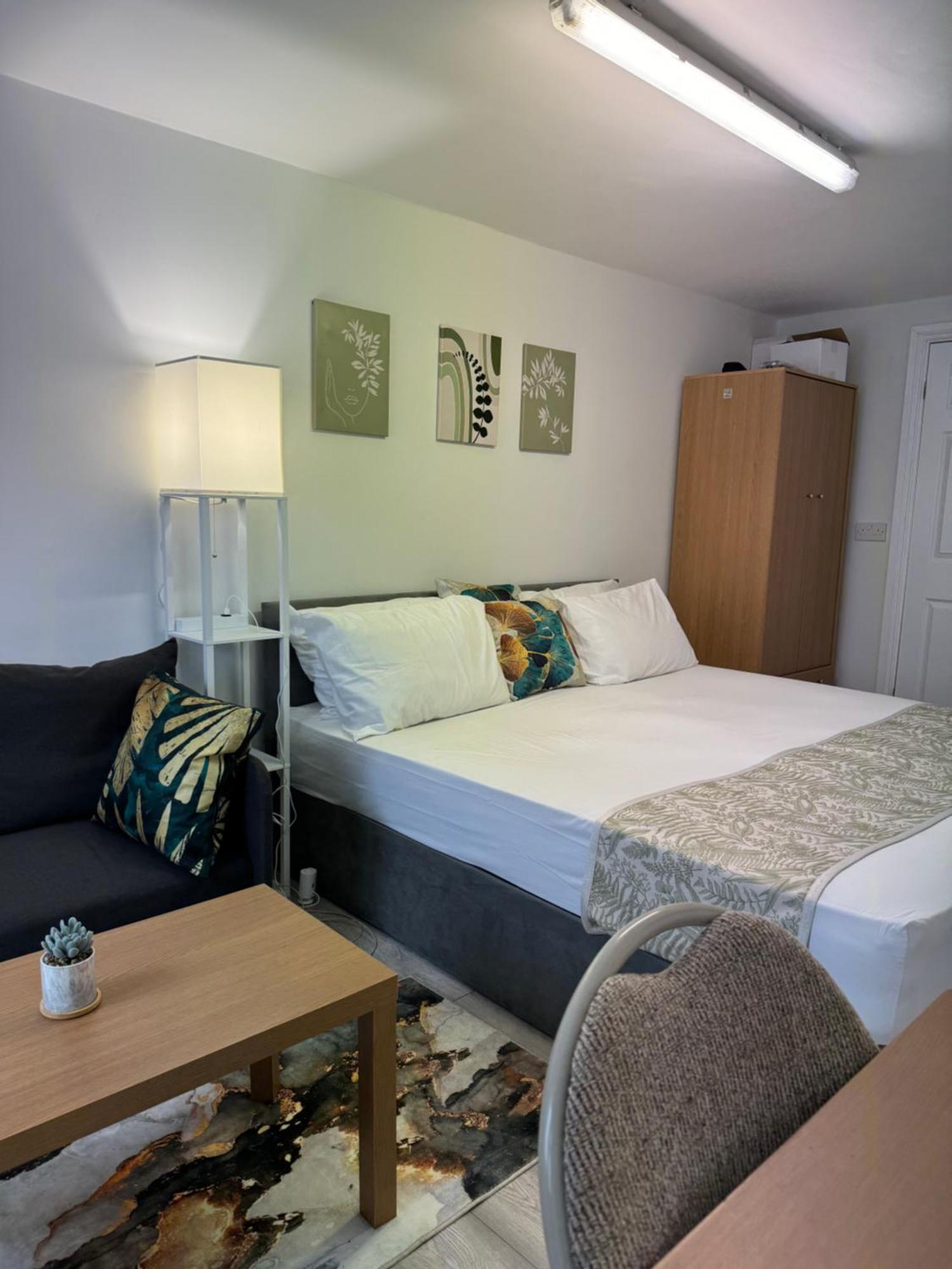 Posh Executive Studio London Thamesmead  Eksteriør billede