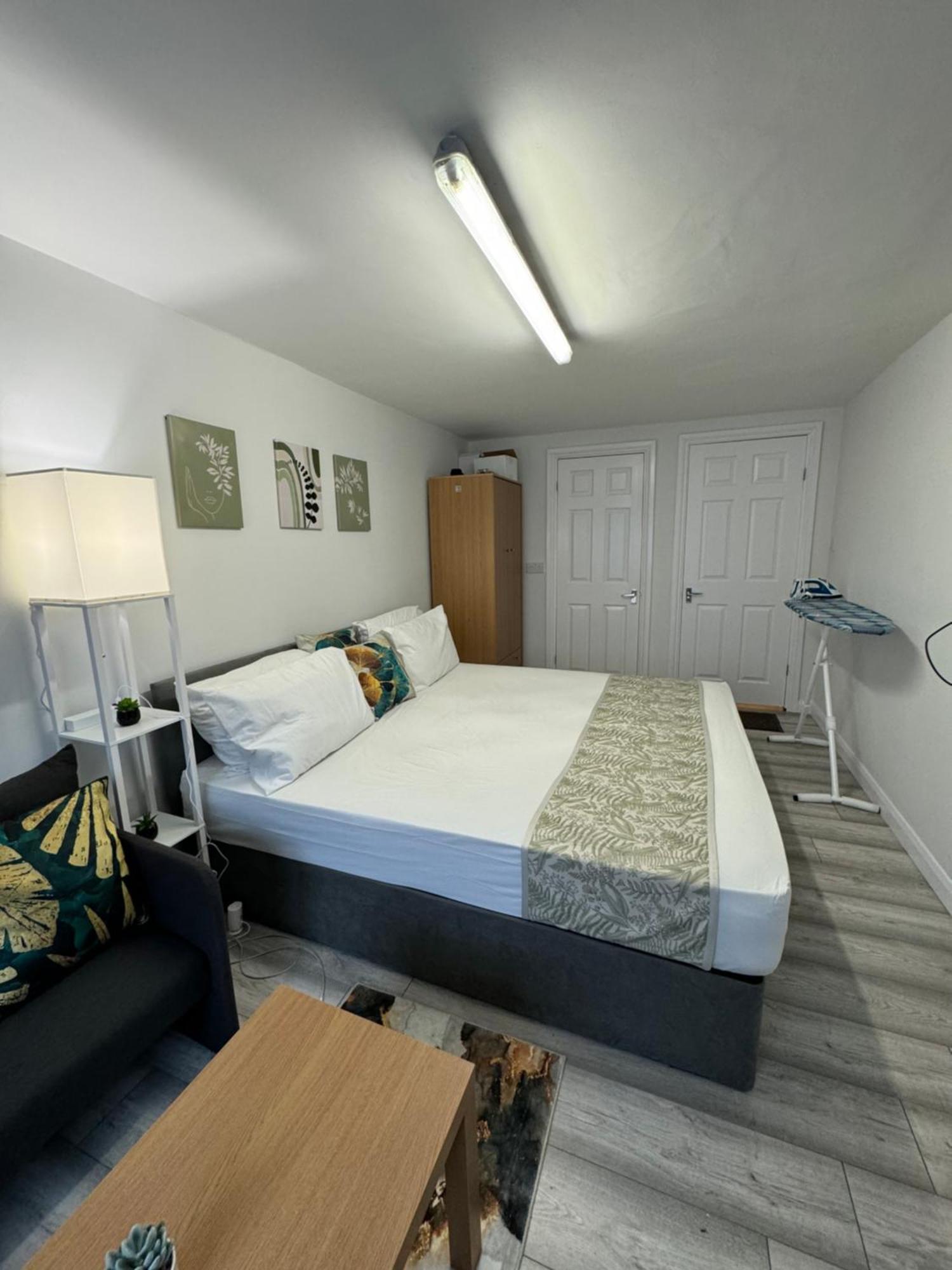 Posh Executive Studio London Thamesmead  Eksteriør billede