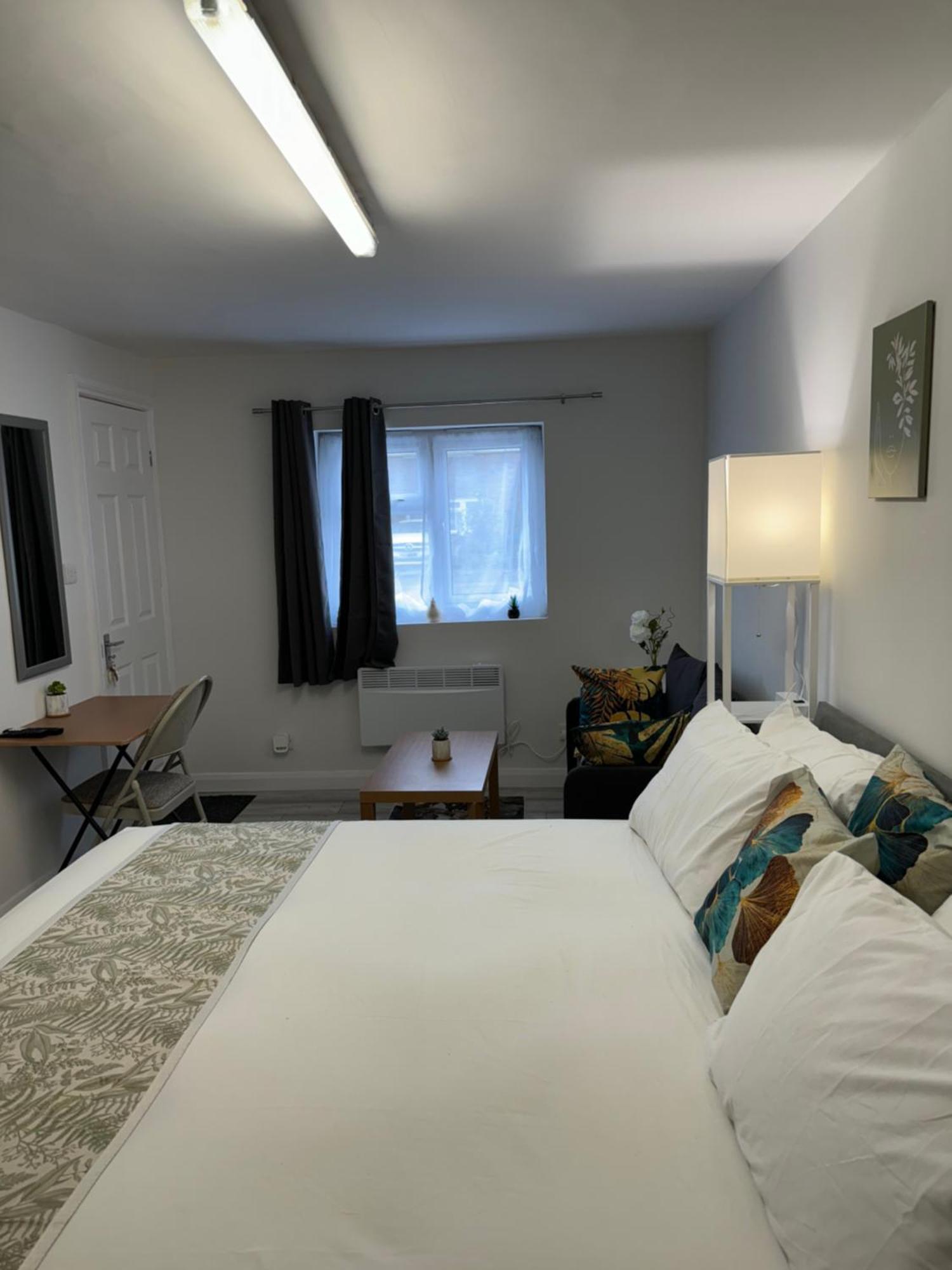 Posh Executive Studio London Thamesmead  Eksteriør billede