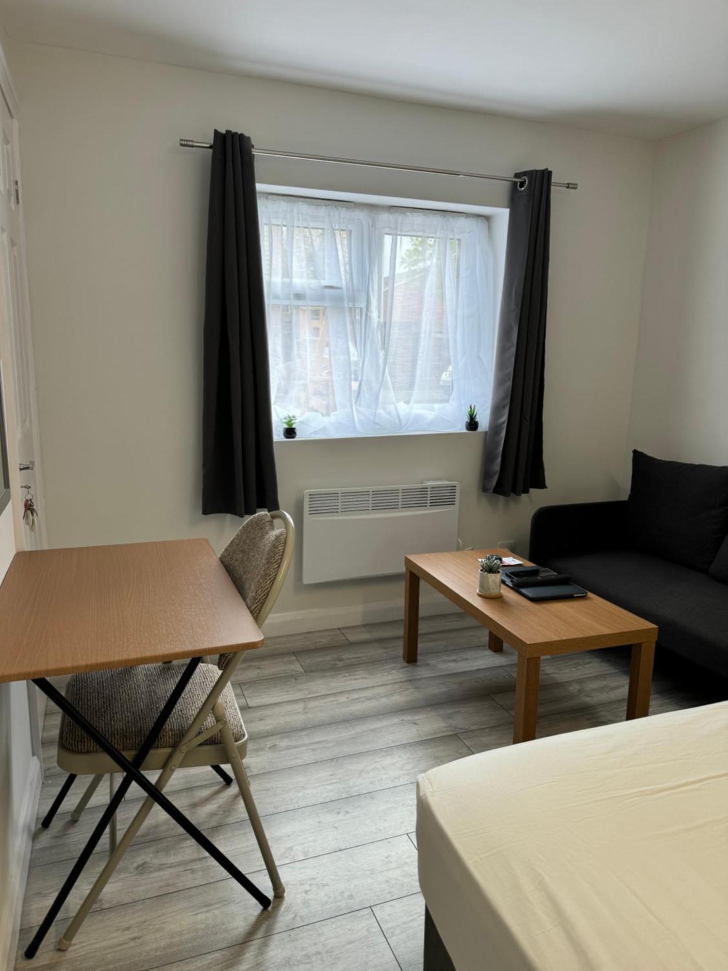 Posh Executive Studio London Thamesmead  Eksteriør billede