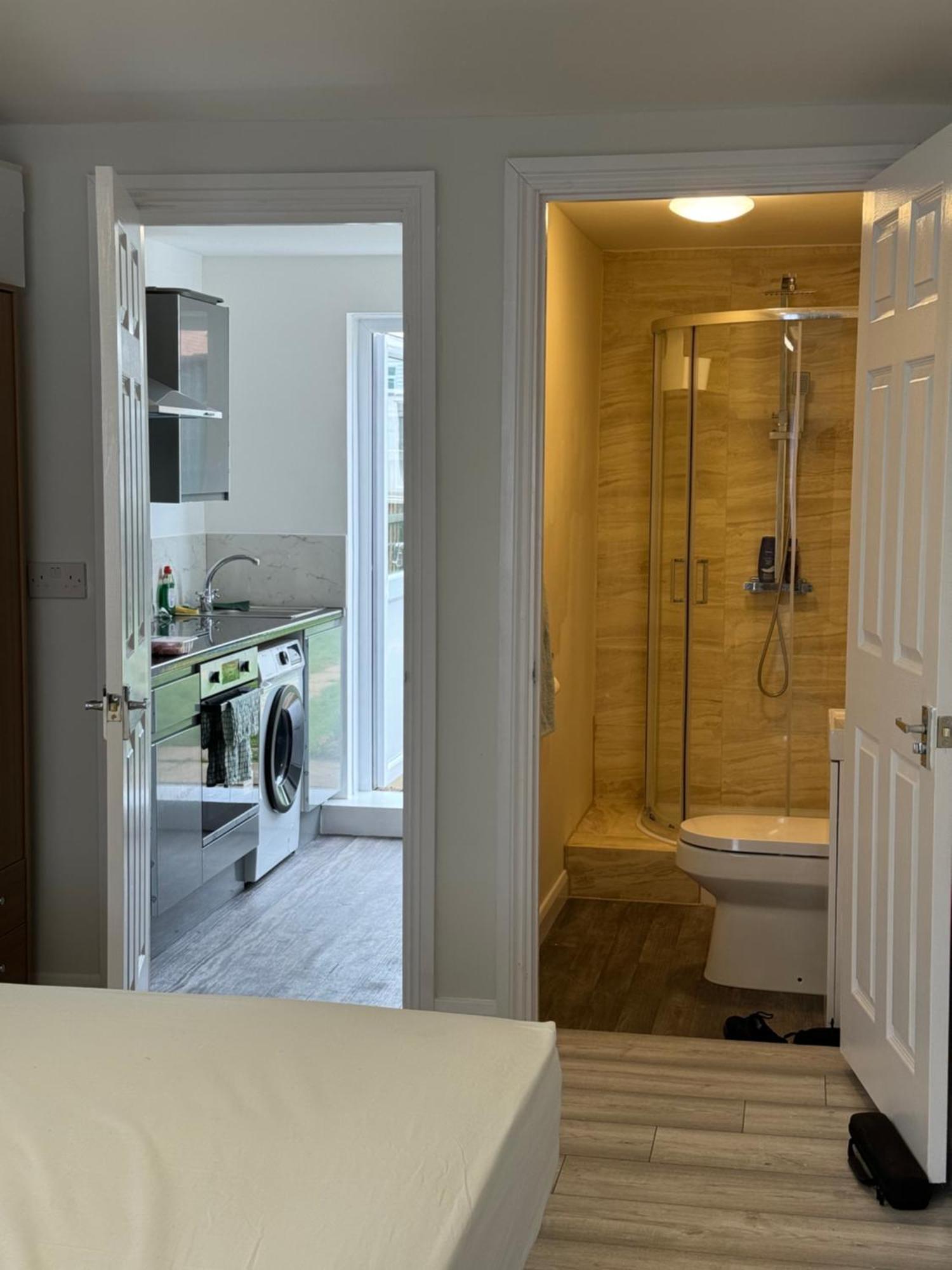 Posh Executive Studio London Thamesmead  Eksteriør billede